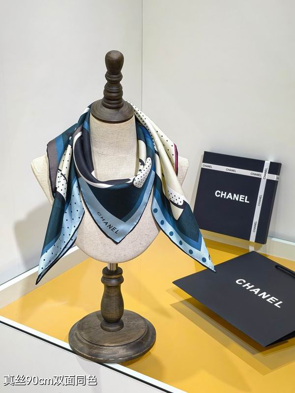 Chanel silk scarf hm11